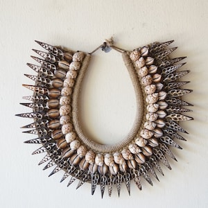 Papua Muschel Braun Halskette Dekor, Halloween Geschenk, Urlaub Geschenk, Papua Stämme Dekorative Halskette, Wohnkultur, Geschenkidee, Wanddekoration