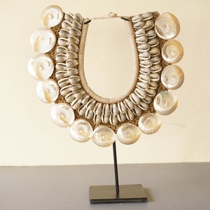 Papua Muschel weiße Halskette Dekor, Halloween Geschenk, Papua Stämme Dekorative Halskette, Hauptwanddekor, Boho Primitive Stammeskunst