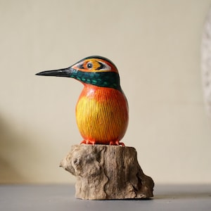 Wooden Kingfisher Bird Figurine, Halloween Gift, Kingfisher on Wood, Wood Carving Bird, Animal, Home Decor, Desk Decor, Holiday Gift