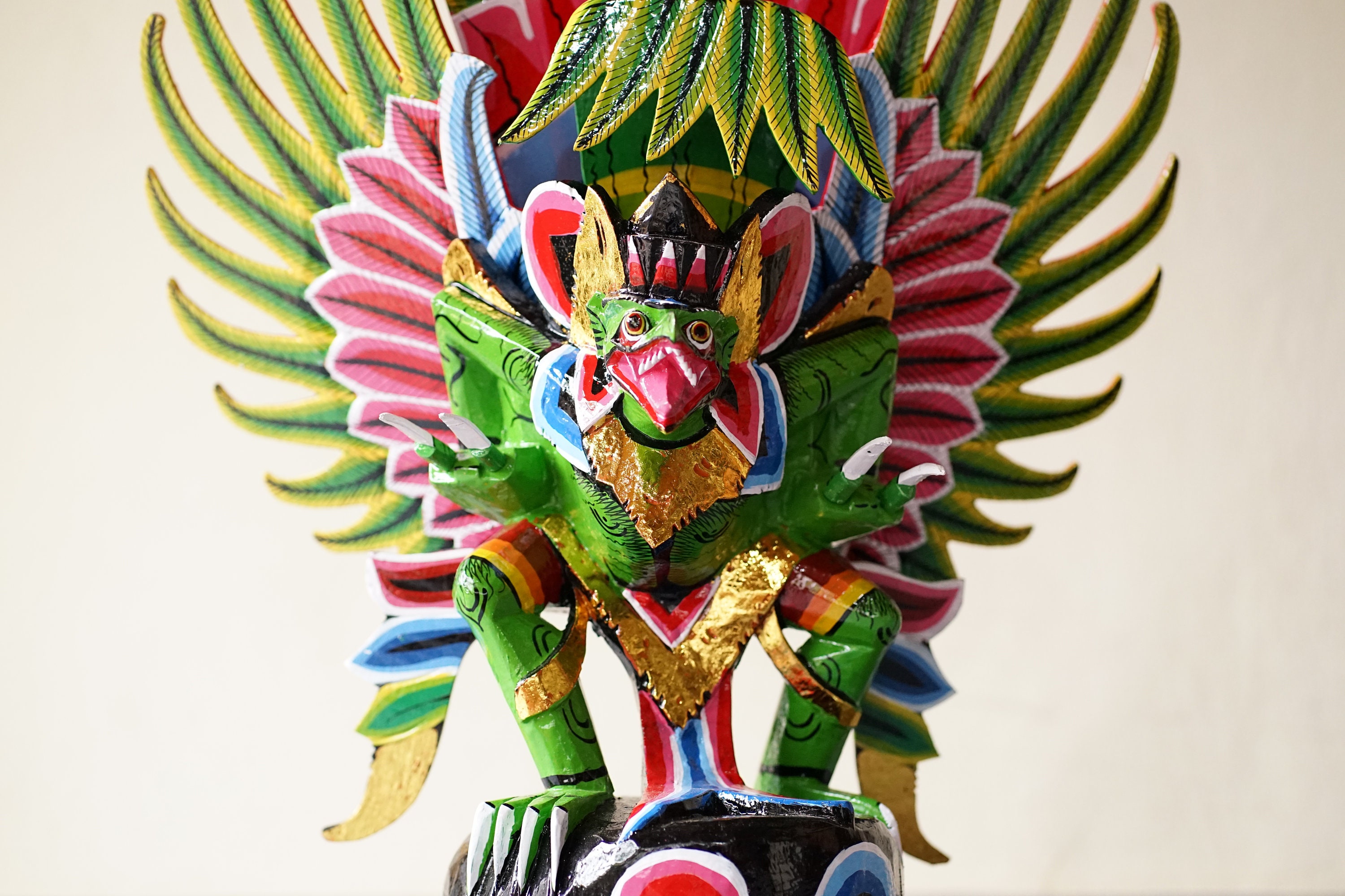 手彫りのバリ島ガルーダ彫刻、赤金ヴィシュヌ神像、23インチ - Etsy 日本