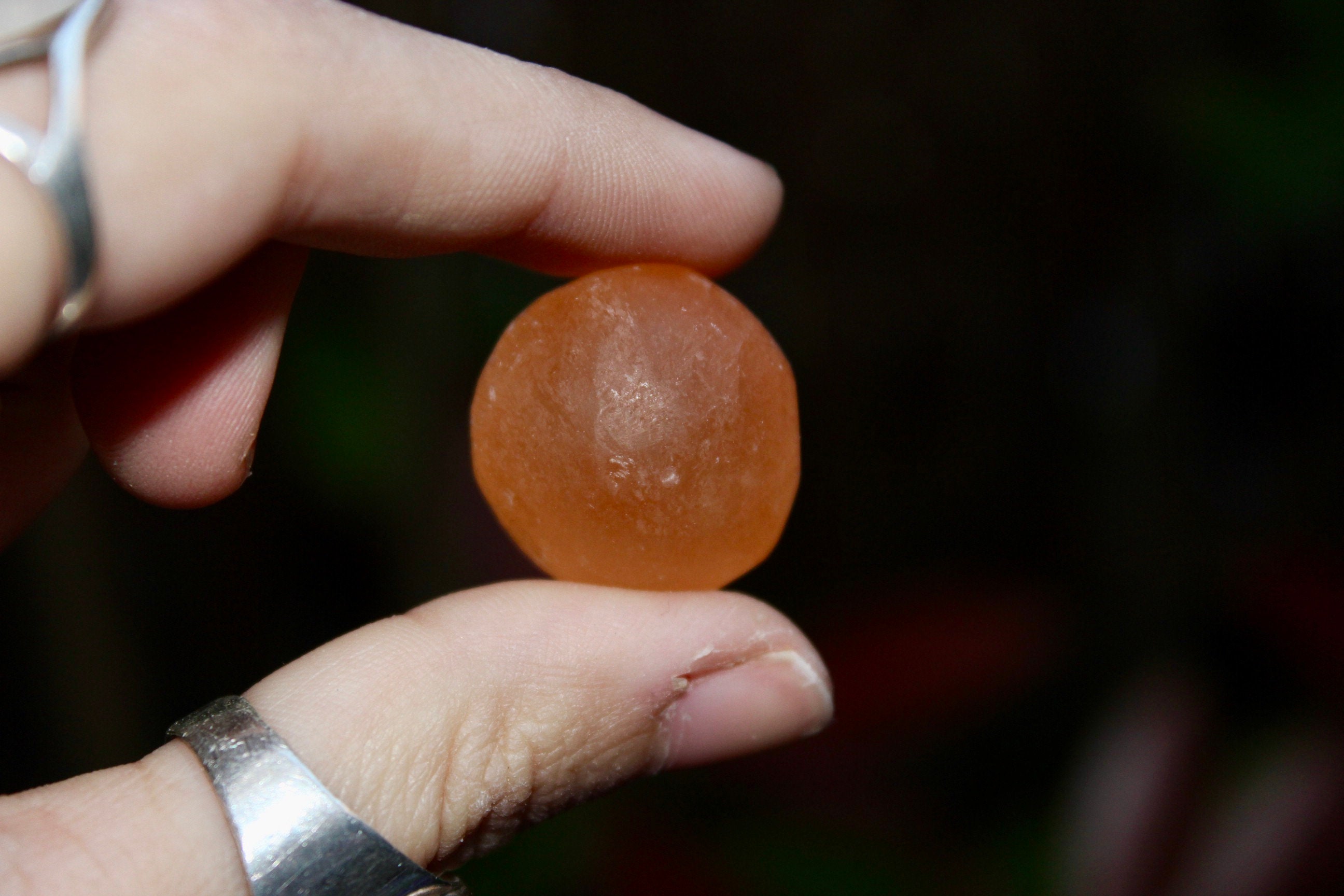 Mini Sphère de Sélénite Satinée Satin Pêche