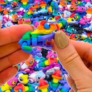 Paquet de 120 grenouilles Fidget Fierté (1,6 po.) | Gaynimals® | Vrac lgbtq+ Fidgets | Sacs cadeaux, cadeaux, cadeaux pour événement, décoration de table, défilé, fête