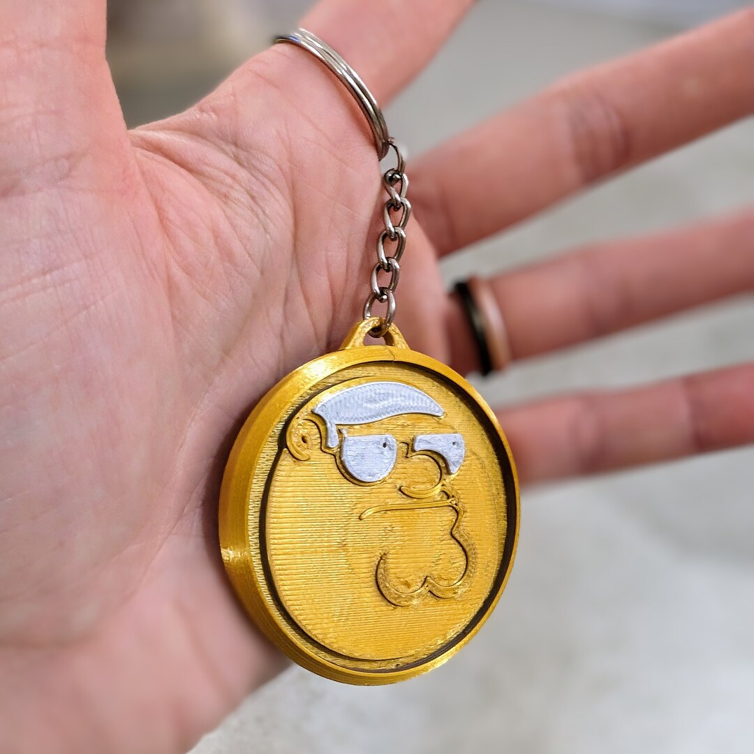 3D KEYCHAIN Gold & Silver peter Griffin Inspired Game Hero MEDALLION