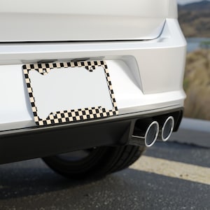 Checkerboard Metal License Plate Frame, Black and Off-white Grunge Design afbeelding 2