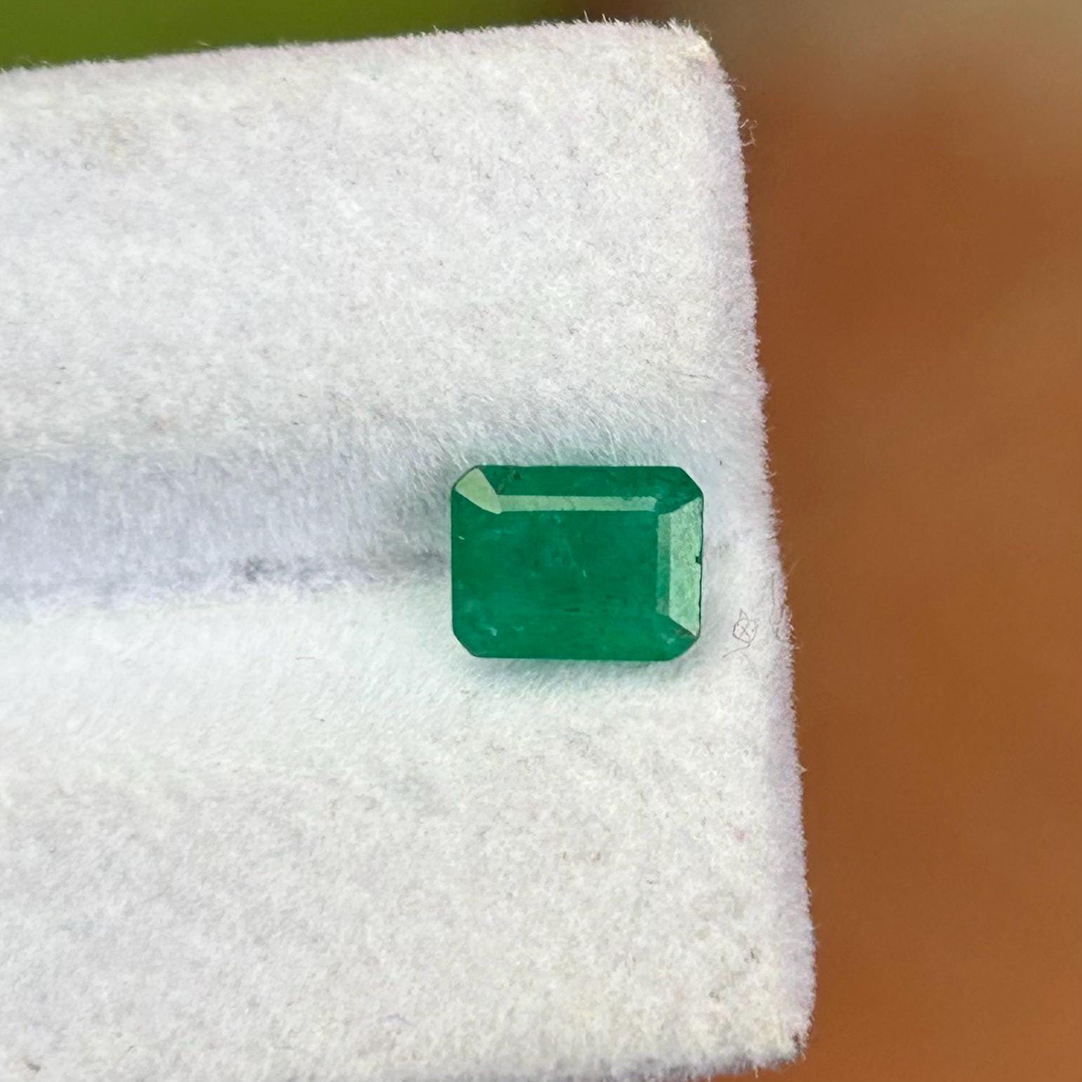 AAA Natural Zambian Emerald 1 Ct 4 step Cut Faceted Loose Stone For Ring , Fine Quality Vivid Green Emerald 6.7x5.3x3.3MM