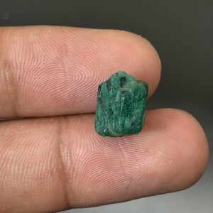 6.50ct Natural Emerald Raw, Specimen Emerald rough, Raw emerald gemstone, Loose emerald For Making Jewelry Gemstone, Emerald Rough 11*9*8mm