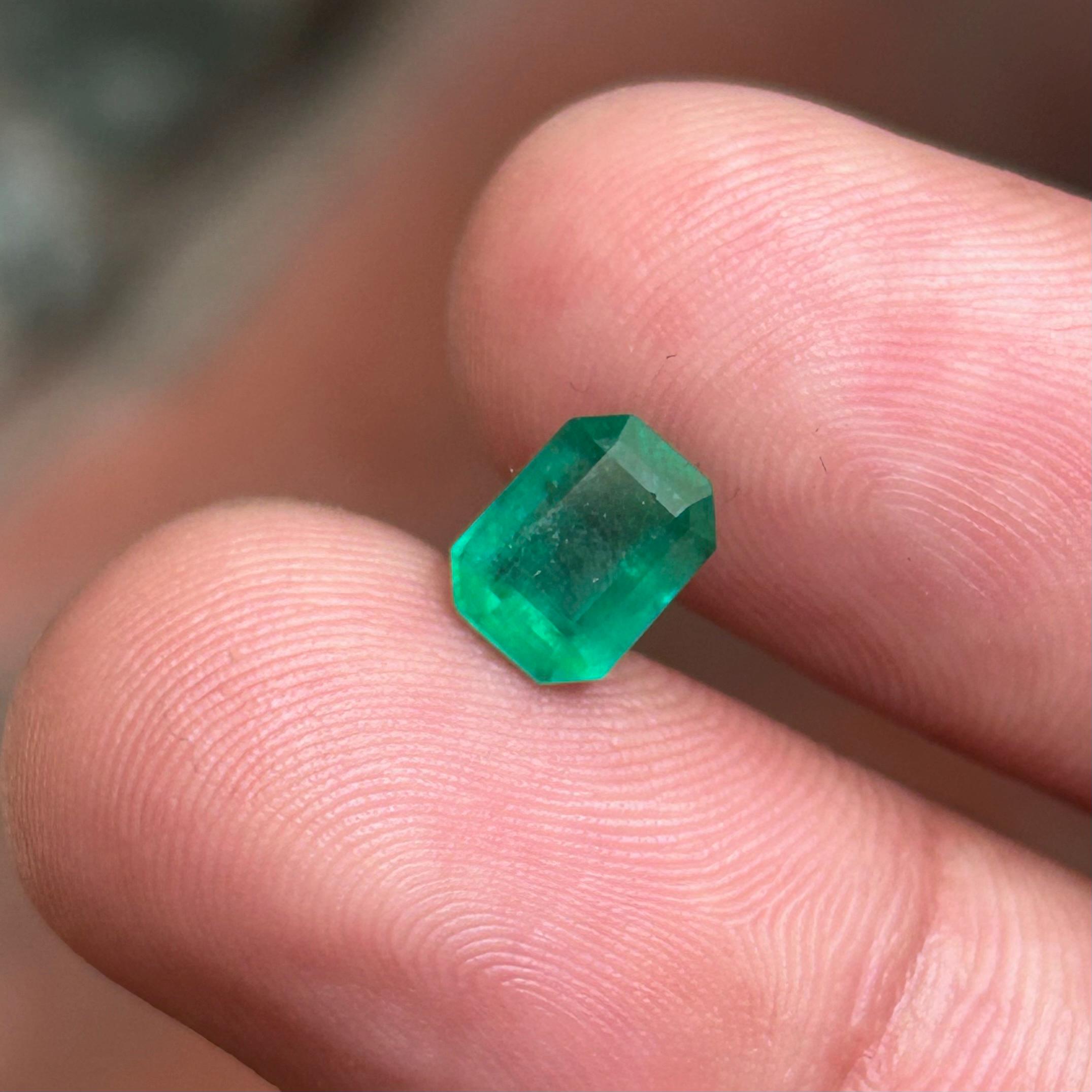 ザンビア産エメラルド：1.45カラットの鮮やかな緑の宝石 - Etsy 日本