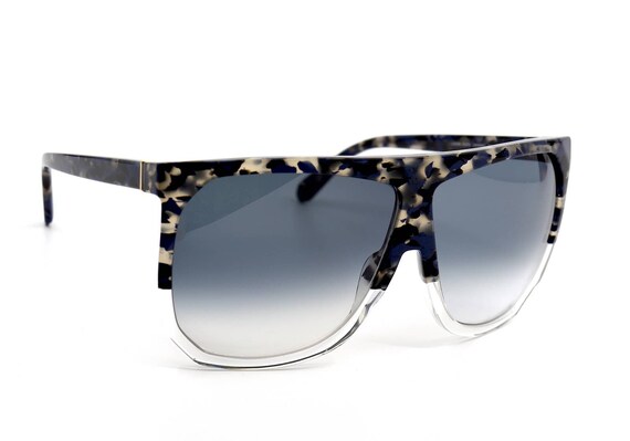 Loewe LW40001F 20B Filipa Sunglasses Transparent Grey Square Frame, Smoke Lenses Loewe Women Sunglasses Transparent Grey Gradient Shield  main image 4