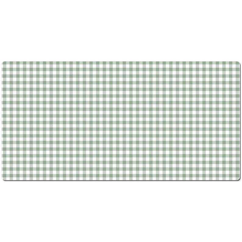 Pode incluir: Um padr&atilde;o vichy verde e branco. O padr&atilde;o &eacute; composto por pequenos quadrados.