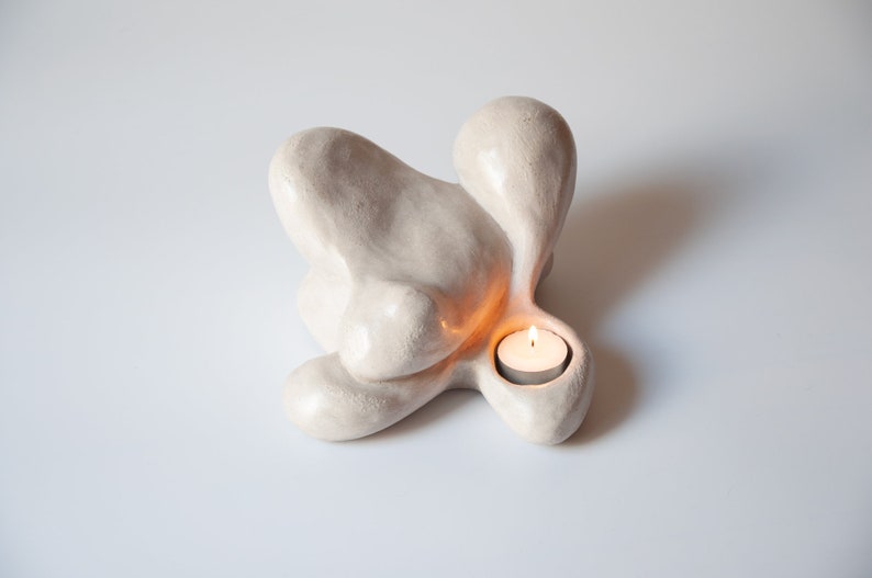 Sculptural tea light holder made of concrete. Modernist art object for home decor. Unique collectible table top center piece for interior. imagen 7