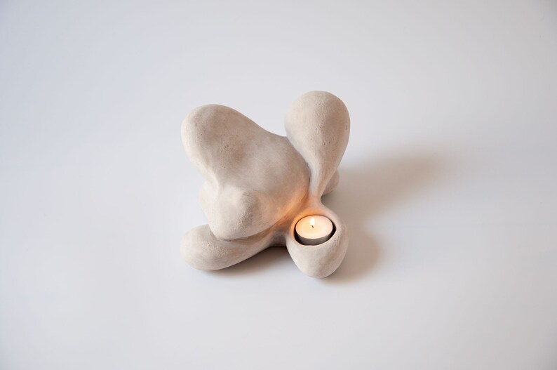 Sculptural tea light holder made of concrete. Modernist art object for home decor. Unique collectible table top center piece for interior. imagen 2