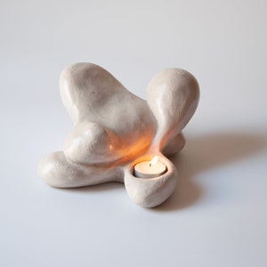 Sculptural tea light holder made of concrete. Modernist art object for home decor. Unique collectible table top center piece for interior. imagen 6