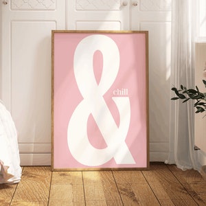 Póster con cita en estilo retro en rosa y blanco "¡Relájate!", monocromático y texturizado, tipográfico, de alta calidad, disponible en el Reino Unido.
