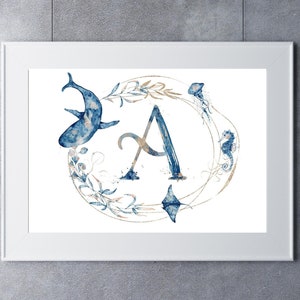 Corona de tiburón de acuarela personalizada, medusa, raya, vida marina, carta personalizada, corona de caballito de mar, signo personalizado, playa, costera, monograma