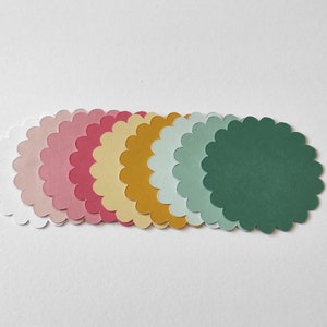 10 Stanzteile Kreis mit Wellenrand verschiedene Farben