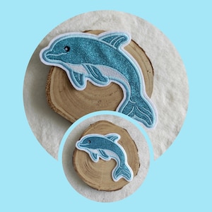 XXL und XS Stickapplikation Aufnäher Delfin Glitzereffekt