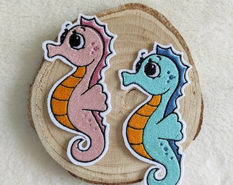 Seepferdchen Seahorse Stickapplikation  Applikation zum Aufnähen und oder Aufbügeln blau oder rosa