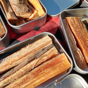 Latas pequeñas con madera de olivo