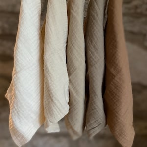 Small handy size muslin set. Organic GOTS cotton. Baby washcloths. Newborn essentials Créme Caramel