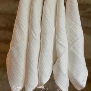 Small handy size muslin set. Organic GOTS cotton. Baby washcloths. Newborn essentials Snow