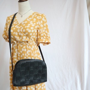Authentic Valentino Classic Leather crossbody bag , Valentino handbag , Authentic Valentino,  Vintage Valentino, Valentino Bag