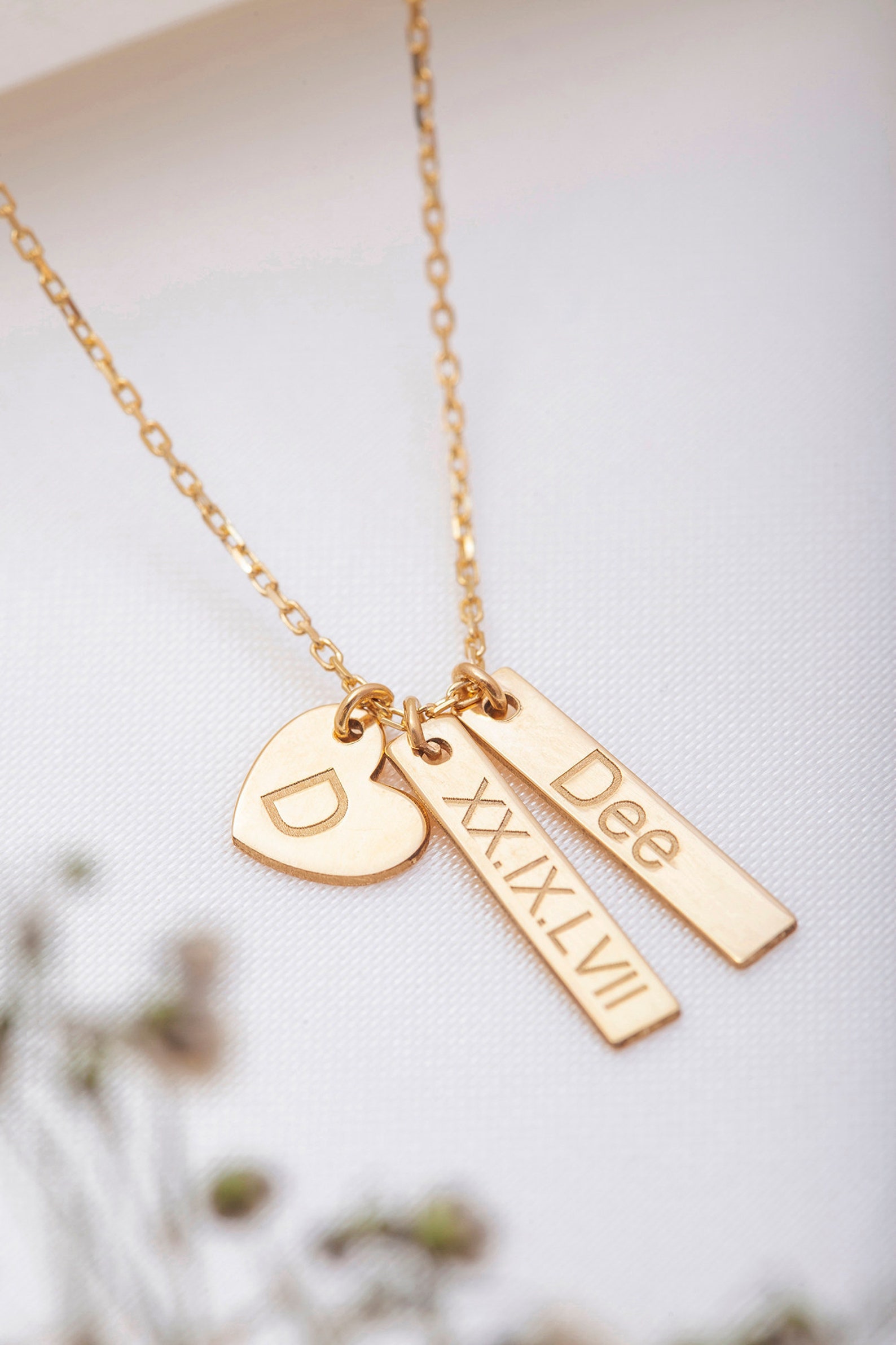 Halskette mit Kindernamen Eine personalisierte vertikale Bar | Etsy