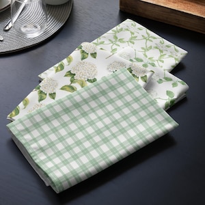 Green Hydrangea Floral Cloth napkin set, Coordinating Floral Cloth Napkins, Vintage Cloth Napkins