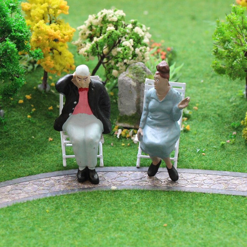 ECR G Scale 1:22.5 People Figures – 12 Pack Painted Men & Women For Garden Railway