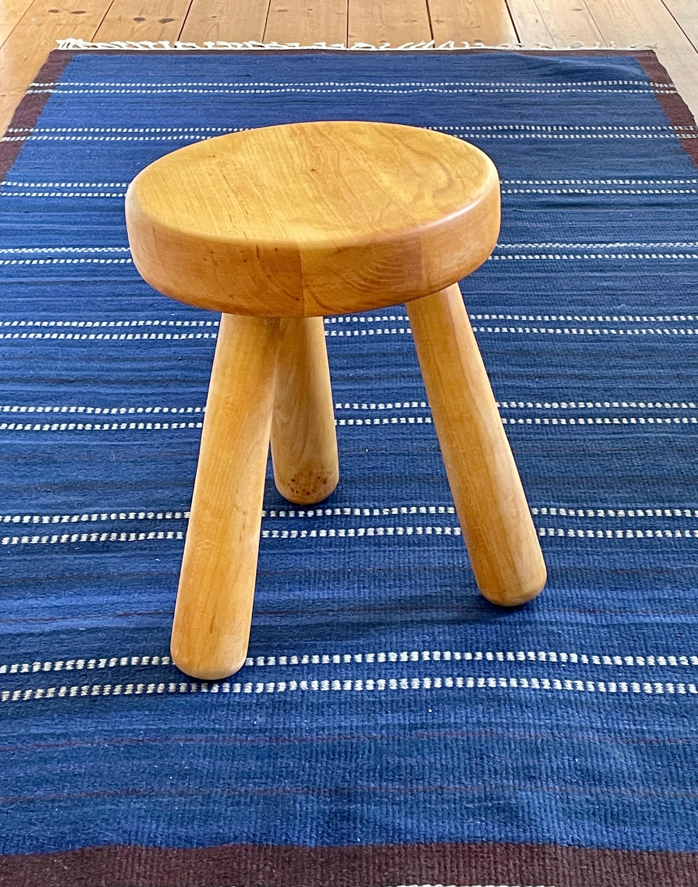 ヴィンテージスツール 3本脚 ブルータリズム フランス製 無垢材 ヴィンテージスツール 3本脚 ブルータリズム フランス製 無垢材