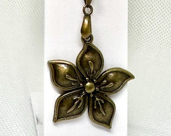 エアリス シルバー リリーネックレス - フラワーペンダント（3mm