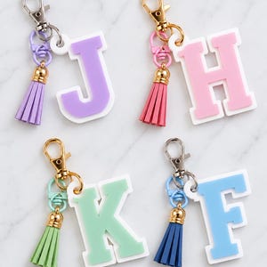 Porte-clés lettre acrylique pastel personnalisé | Breloque initiale superposée, accessoire de sac à pampilles