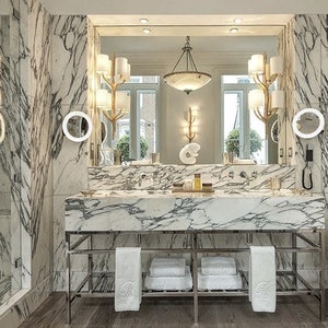 Kundenbestellung Luxuriöses Marmorummanteltes Badezimmer - Arabescato & Viola Marmor, Master Badezimmer Design, Doppelwaschbecken Arbeitsplatte