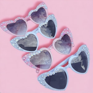 Perle Kundenspezifische herzförmige Braut-Sonnenbrille - Kundenspezifische Brautsonnenbrille für Junggesellenabschied, Braut, zum Sonnenbrillen zu sein, Brautdusche