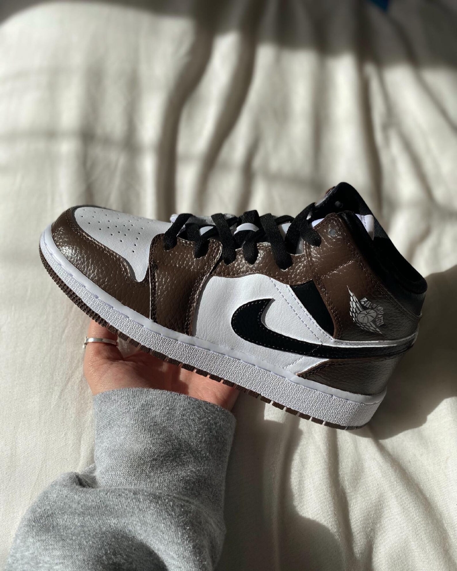 mid jordan 1 brown
