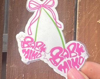 Pegatina de corazón de cereza con lazo transparente de Young Miko // Chica de corazón de Miko // Idea de regalo de Young Miko // Mercancía de Baby Miko
