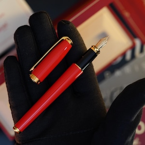 Vintage ST Dupont Fidelio Fountain Pen: Red Lacquer, 14k Gold Nib