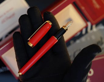 Pluma estilográfica vintage S.T. Dupont: oro de 24 quilates y laca natural, plumín de oro de 14 quilates