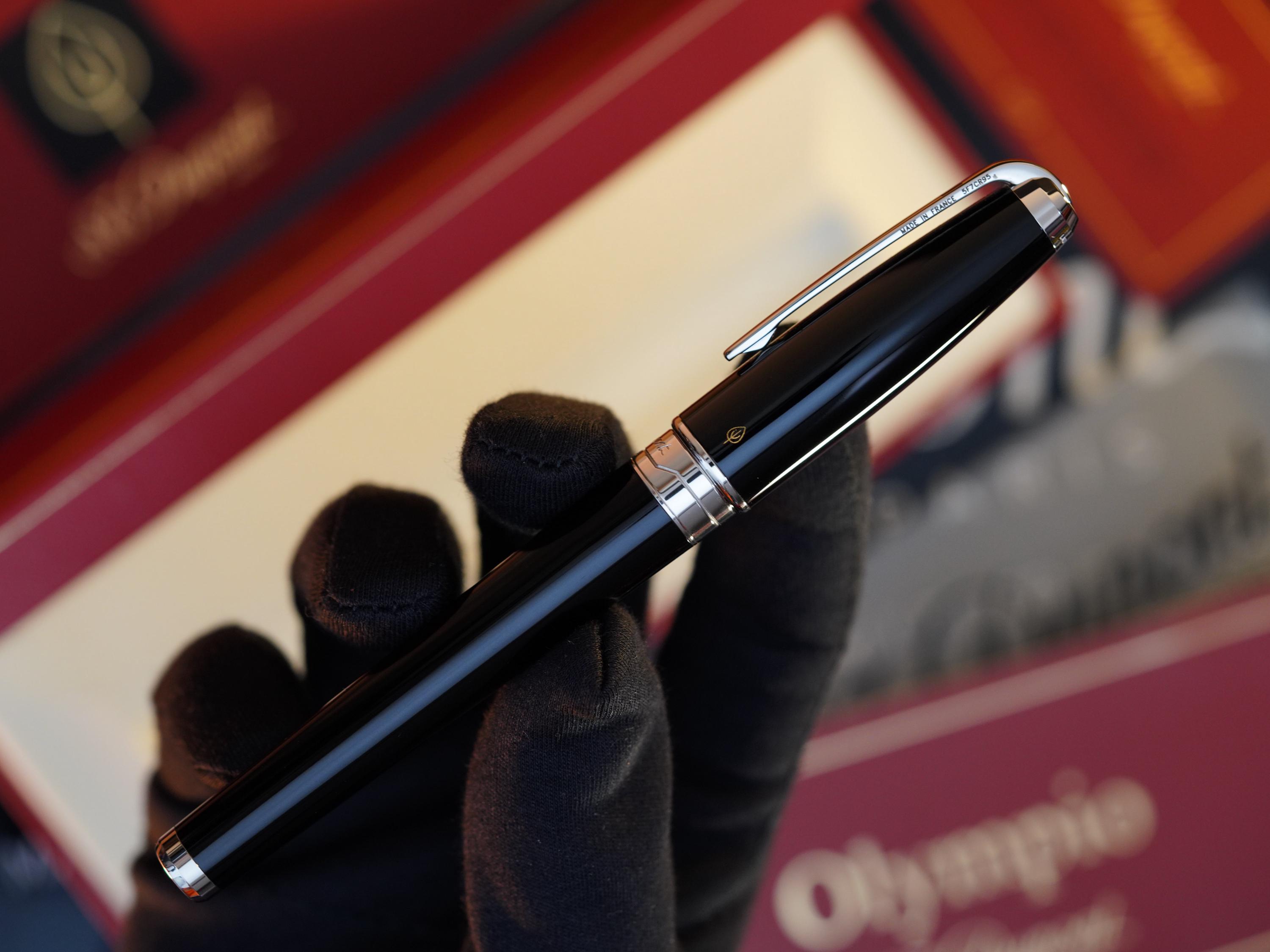 Stylo Plume Dupont Olympio - Laque De Chine Noir, Plume Or 18 Carats, Occasion De Prestige