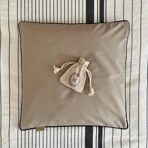 SLEEPWELL Aromatherapy Pillow and COLORFUL DREAMS Oils Blend / Comfortable and Peaceful Sleep / Buckwheat Hulls / Fragrance Pillow