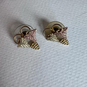 Black Hills Gold 12k Tri Color Gold Leaves Grape Stud Earrings Estate Jewelry