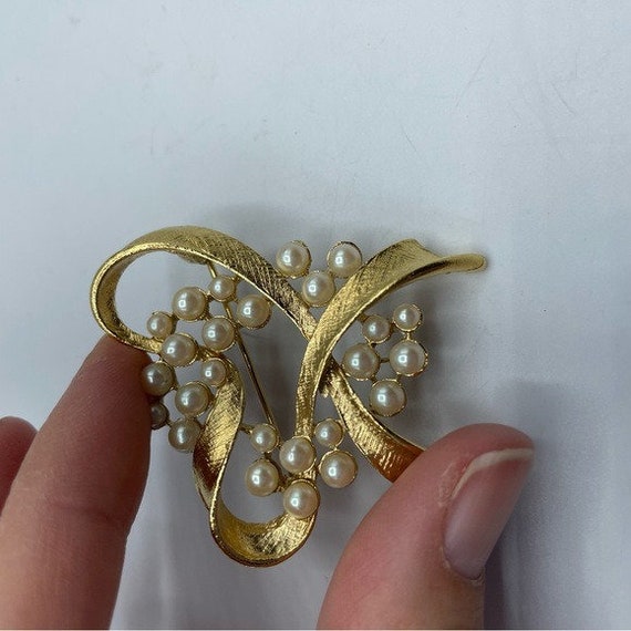 Vintage Richelieu Gold Tone Faux Pearl Ribbon Bro… - image 2