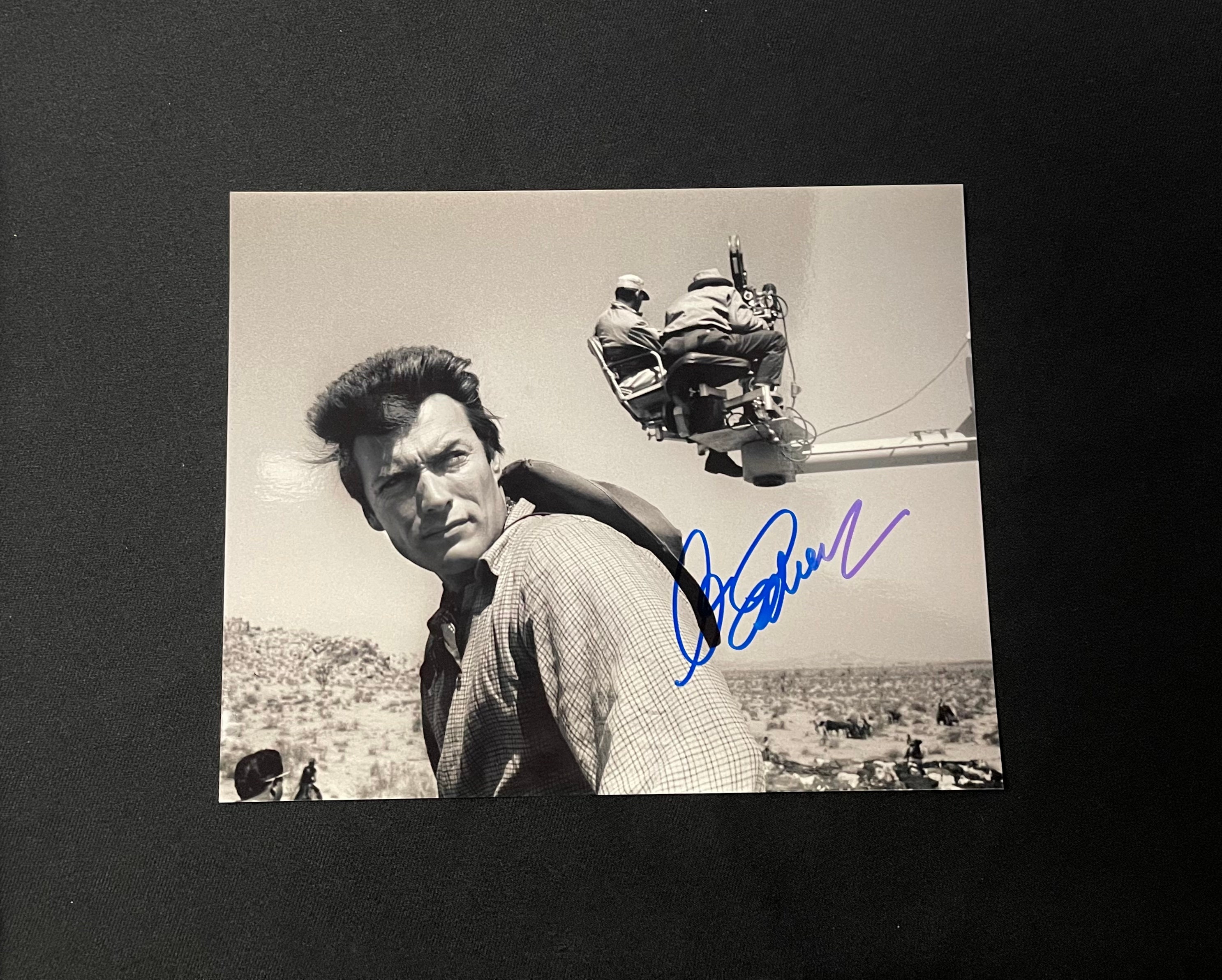 クリント イーストウッド - 本物の直筆サイン入り 8x10 本物のサイン