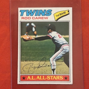 1977 Topps - Rod Carew - Numéro de carte 120 - État neuf/NM/Très net - Twins du Minnesota/Anges et légende de la MLB - Temple de la renommée - Belle gemme vintage !