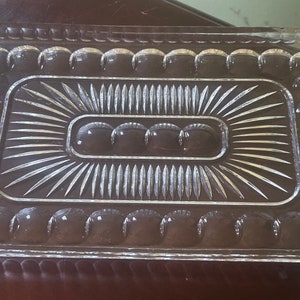 Vintage kristall rektangulärt stort serveringsfat/bricka - 9 3/4 x 16 tum - Utmärkt skick - Elegant unik vintagepärla!