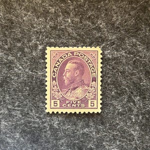 Canada Stamp - Scott # 110 & 112 - 4/5 Cents - 1922 - King George V - MOGH - Olive Bister / Violet - SCV 47.60 / 45.00 - Schönes seltenes Vintage Gem