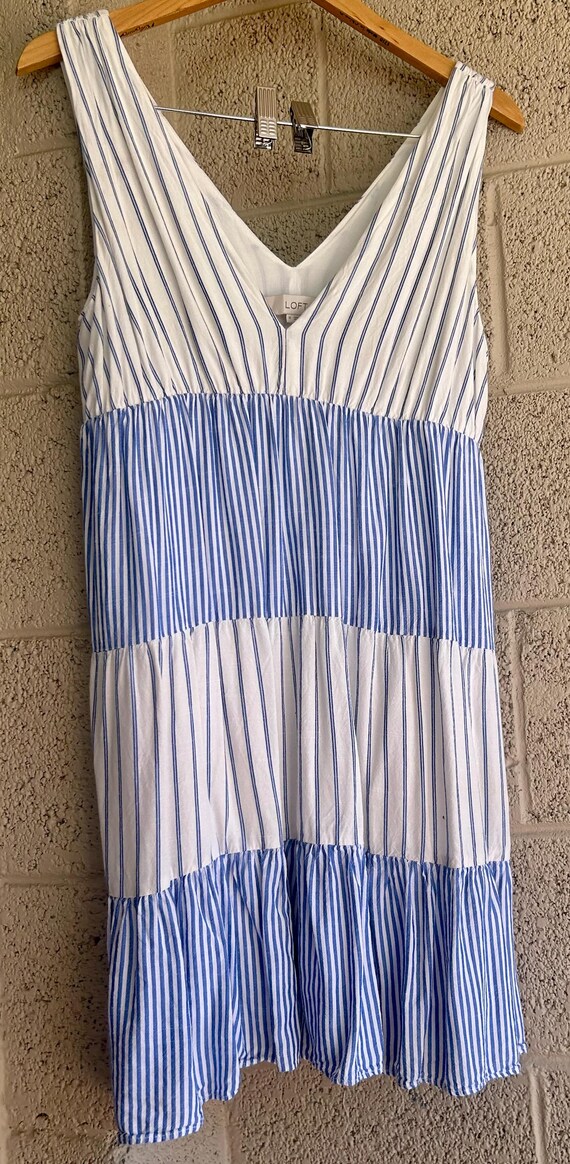Loft Women's Dress - Relaxed - White W Blue Stripes - Mediun - Mid Length -  RN 58719 - Great Condition - Lovely Vintage Gem!!