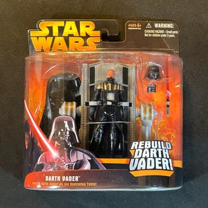 Star Wars reconstruit Dark Vador - Anakin Skywalker sur une table d&#39;opération devenant un ensemble de figurines Dark Vador - 2005 - Hasbro - NIB ! - Gemme classique !!