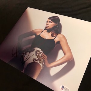 Rosario Dawson- Echte Hand Ondertekende 8x10 Athletic Gesigneerde Foto w/ Beckett COA - Zeldzame Mooie Gem