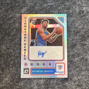 Ballon de basket optique Panini Donruss 2023-24 - Keyontae Johnson - Signature Series Holo Prizm Rookie Card No SS-JHN - Mint Prospect Gem