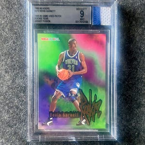 Tarjeta de novato calificada de Kevin Garnett con camiseta de la NBA de 1995-96 - # 272 - Calificación BGS de 9 - Leyenda de los Minnesota Timberwolves y los Celtics